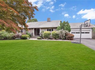 4 Clover Rd, Valhalla, NY 10595