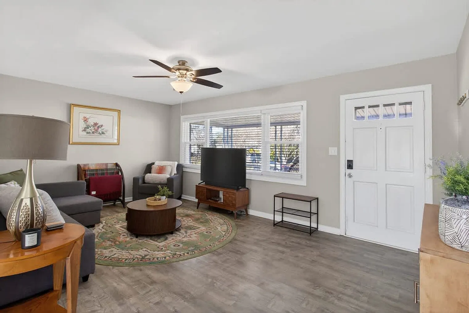 3 bed, 2.0 bath, 1367 sqft, $3,710 — Photo 4