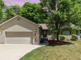 872 W Saginaw Rd, Sanford, MI 48657