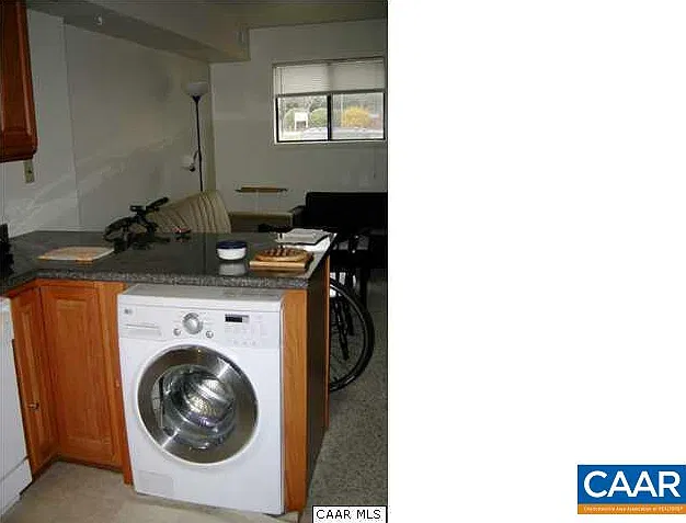 3 bed, 2.0 bath, 916 sqft, $2,800 — Photo 3