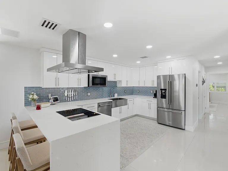 2210 NE 3rd Ave — Photo 26