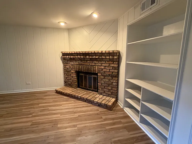 Family room (LL)