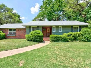 412 SE 10th St, Newton, KS 67114