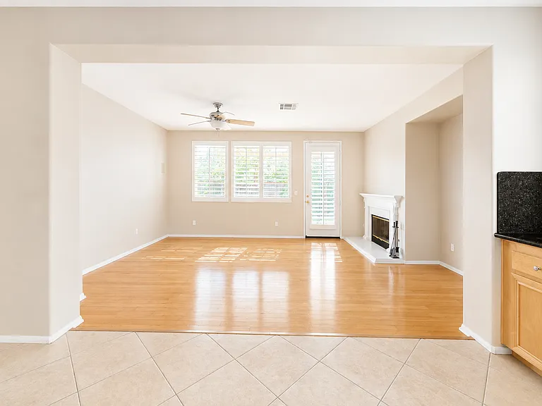 686 Jay Ct — Photo 4