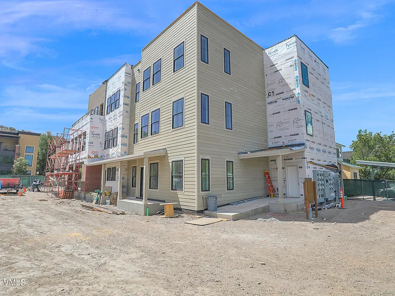 1200 Capitol St #204 — Photo 18