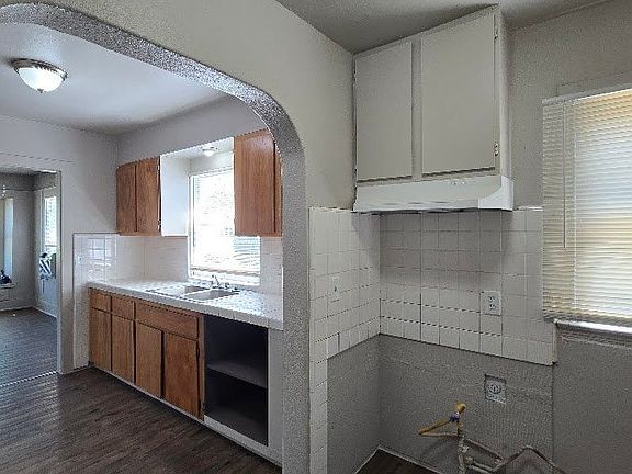 4th image of 1116 E Cortland Ave