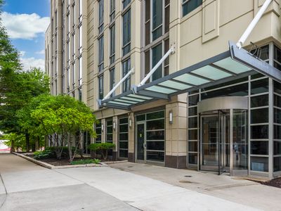 720 N Larrabee St APT 1605, Chicago, IL, 60654
