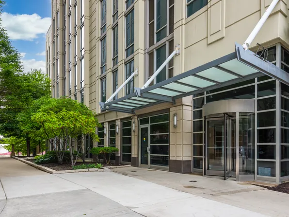 720 N Larrabee St APT 1605, Chicago, IL 60654