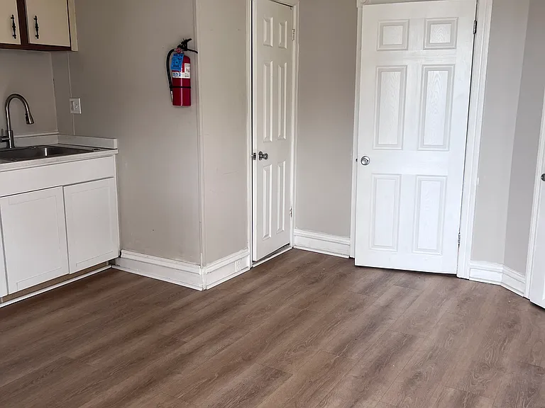 137-139 E Leaming Ave #4 — Photo 2