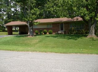 332 Myrtle Dr, Huntingdon, TN 38344