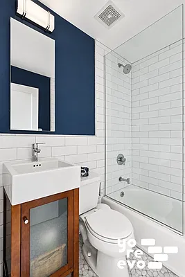 Bathroom, photo 1