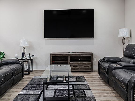2nd image of 550 Battle Ave #550