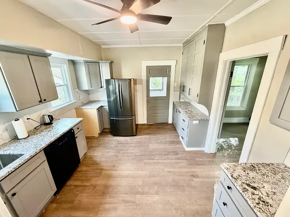 100 Perry St, Struthers, OH 44471