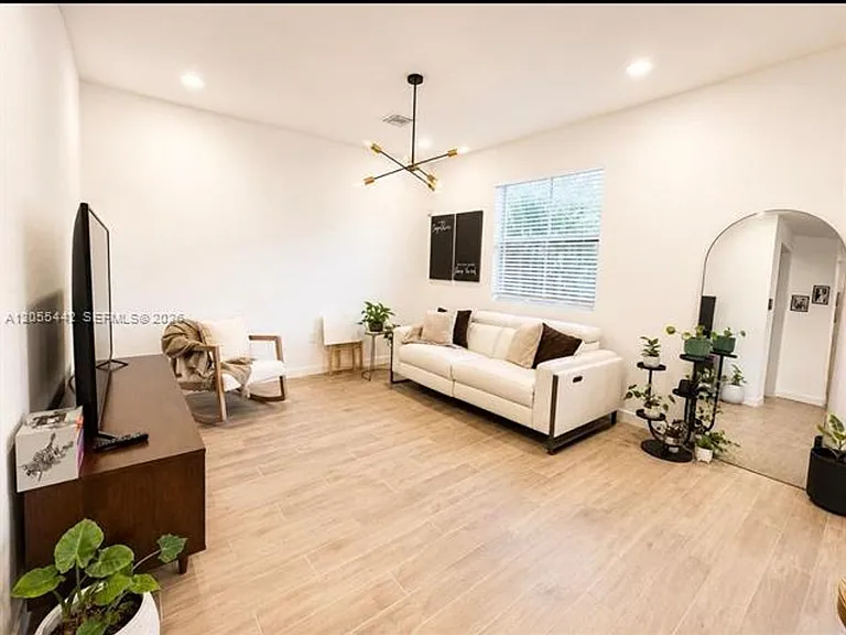 1680 SE 8th Ave #Townhouse 1680 — Photo 1