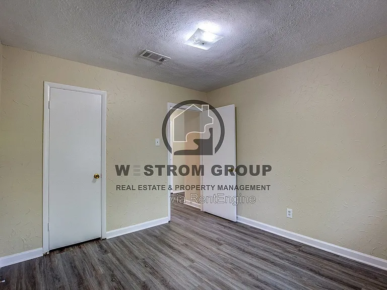 820 Collin Dr — Photo 9