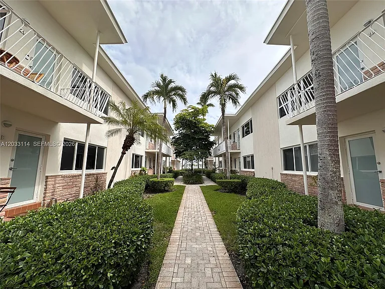 1100 Venetian Way #2B — Photo 26