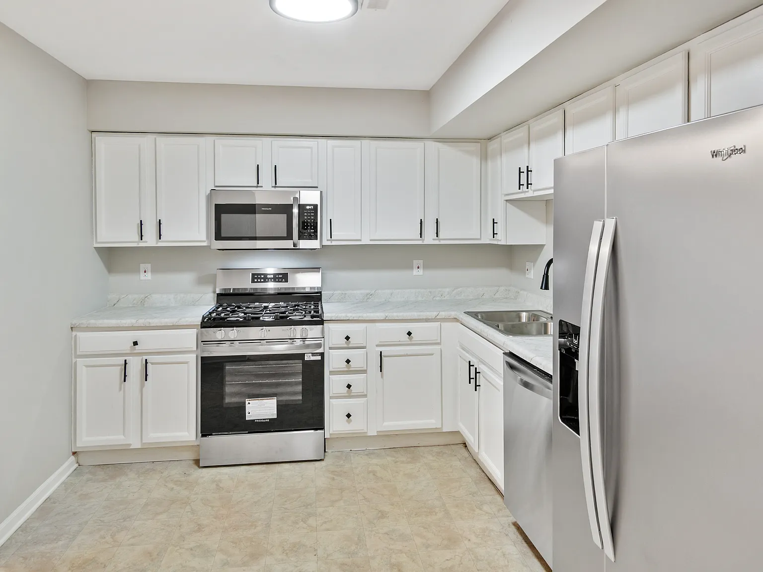 2 bed, 1300 sqft, $1,995 — Photo 3
