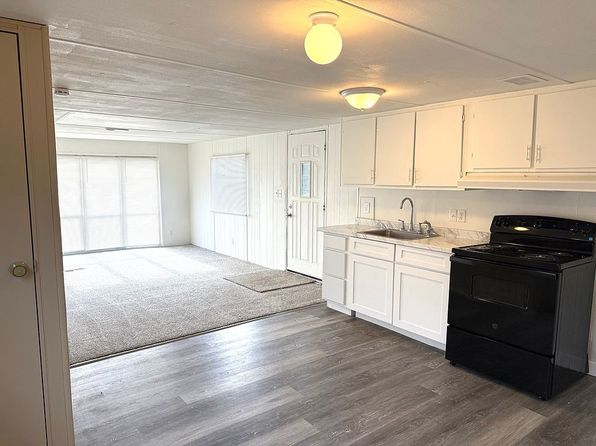 3323 Iowa St