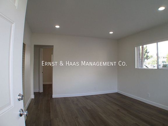 3rd image of 230 E Hullett St #1