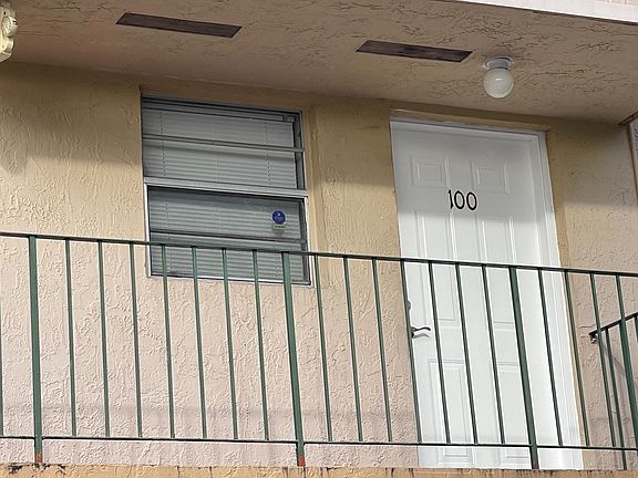 2nd image of 910 SW 105th Ave APT 100