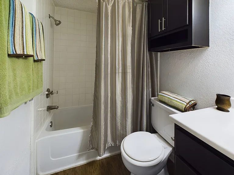 Raintree Apartments — Photo 27
