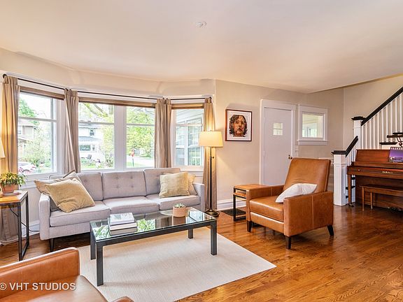 3rd image of 742 Woodbine Ave