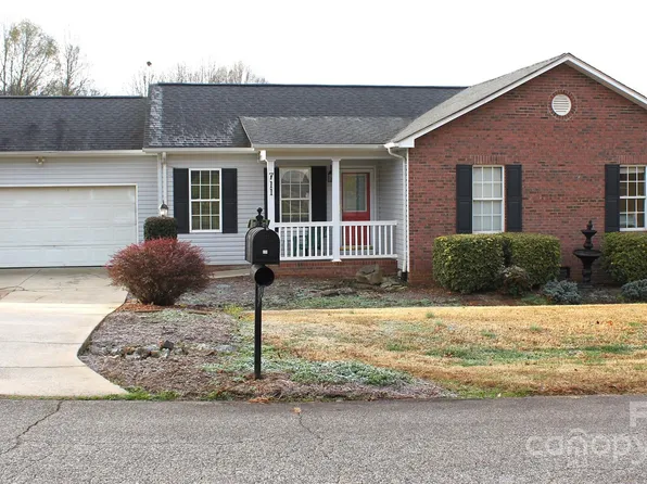 711 Braemore Ct NW, Conover, NC 28613