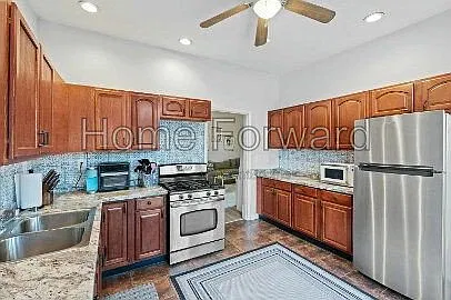 3 bed, 2.0 bath, 1176 sqft, $2,800 — Photo 3