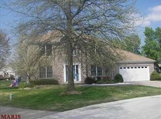 90 Mission Walk Ct, Florissant, MO 63031