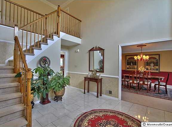 3rd image of 8 Hummingbird Ct