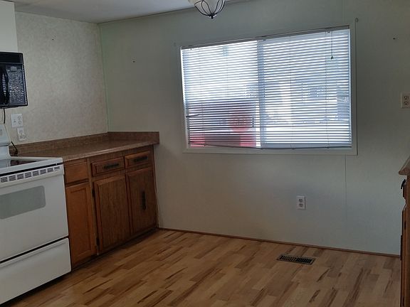 3rd image of 1709 NE 78th St