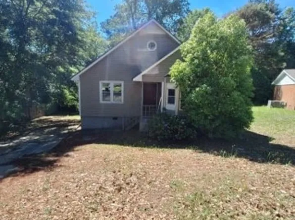110 Bruce Ln, Spring Lake, NC 28390