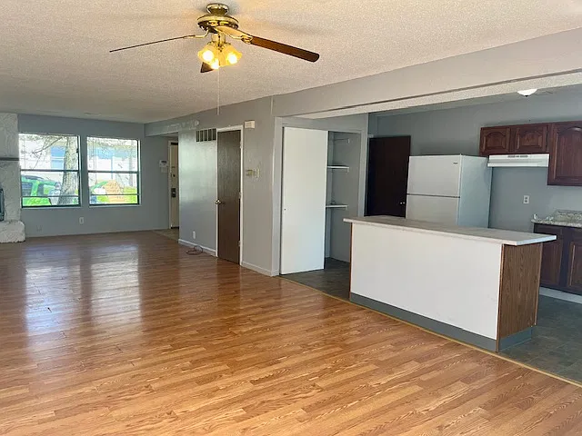 3 bed, 2.5 bath, 1600 sqft, $1,550 — Photo 4