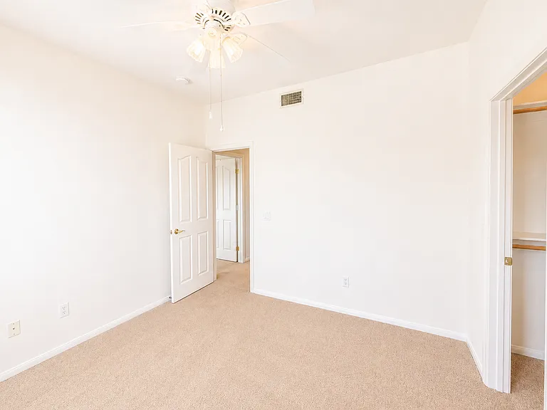 3574 Torrey View Ct — Photo 31