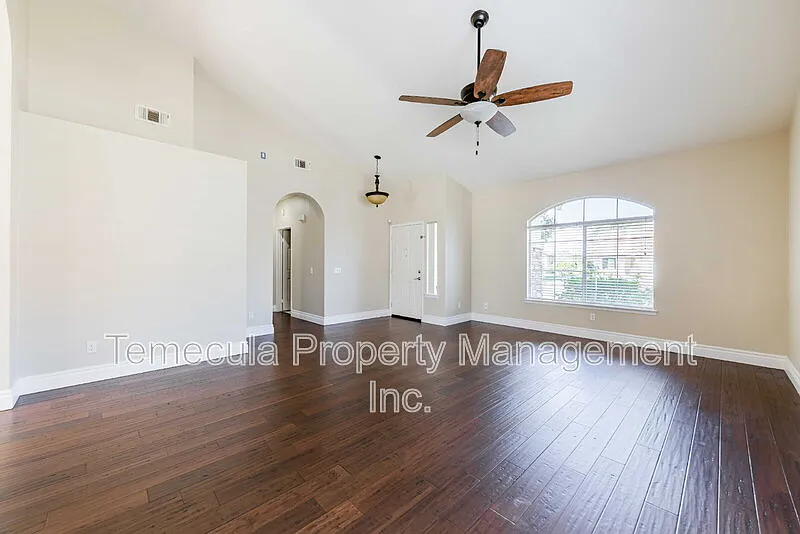 3 bed, 2.0 bath, 1664 sqft, $3,495 — Photo 4