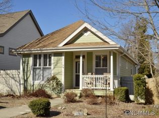 64 Bungalow Ln, Flat Rock, NC 28731