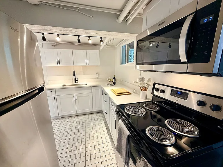 511 Malden Ave E — Photo 5
