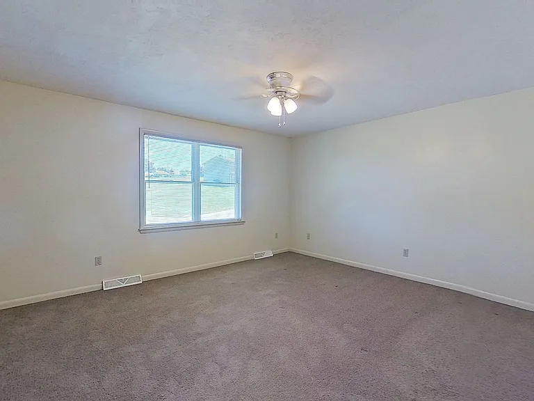 261 Ark Dr — Photo 6