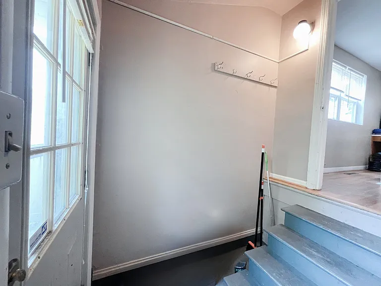 310 Johnson St — Photo 8