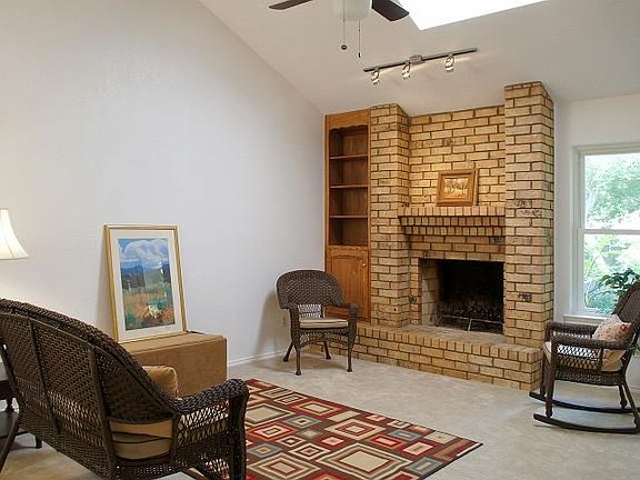 4th image of 1002 Rosewood Ct