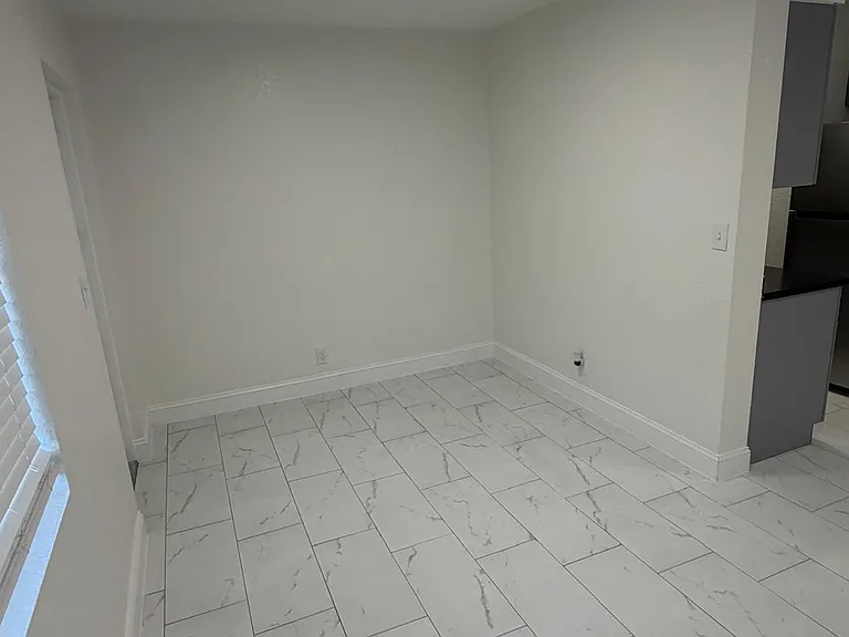 110 NW 7th Ave #18 — Photo 21