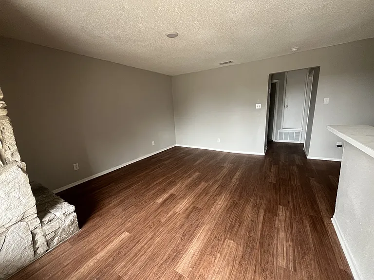 817 Bracewood Cir #B — Photo 1
