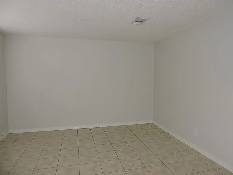 7834 Charter Oaks Dr — Photo 4