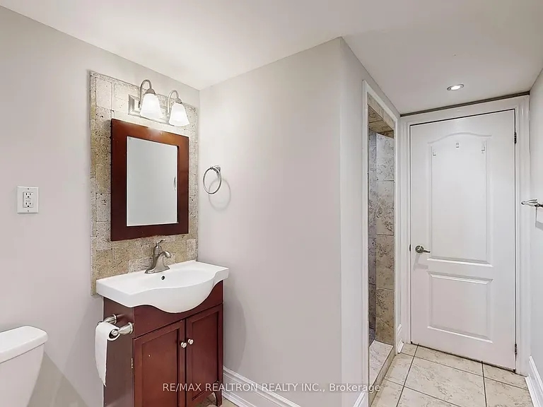 49 Exbury Rd #BASEMENT — Photo 11