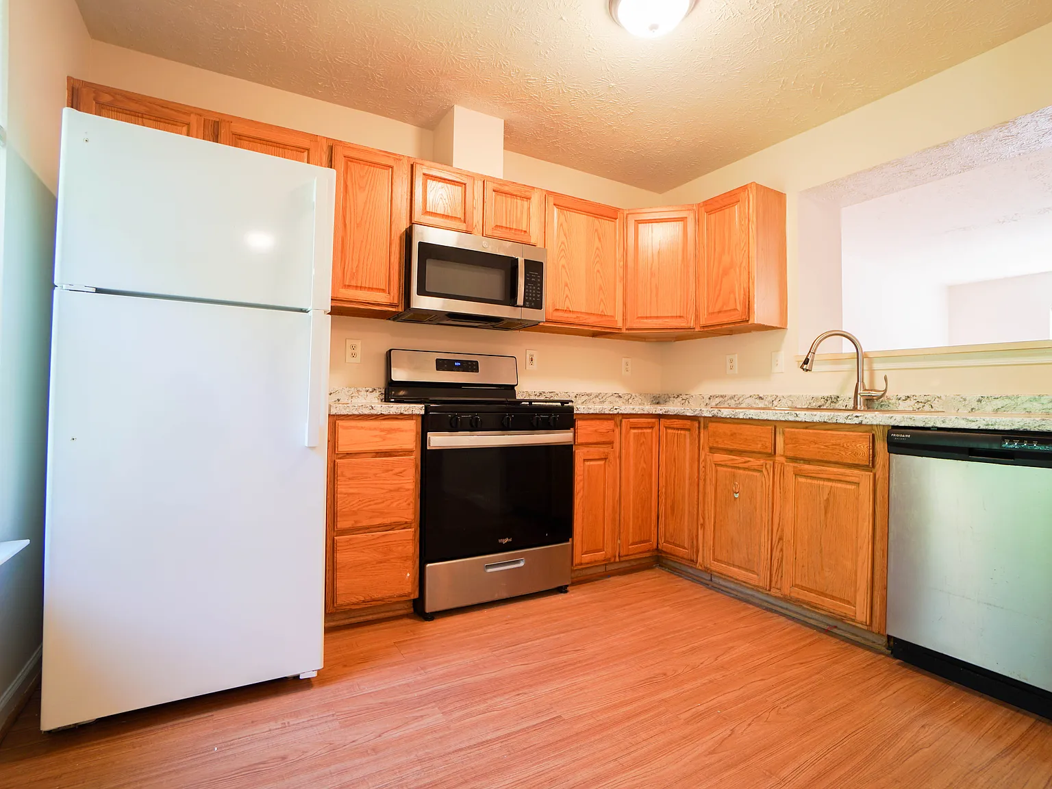 4 bed, 3.5 bath, 1840 sqft, $2,600 — Photo 4