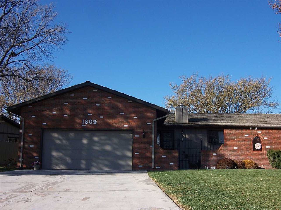 1st image of 1809 Fairway Dr