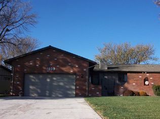 1809 Fairway Dr, Dodge City, KS 67801