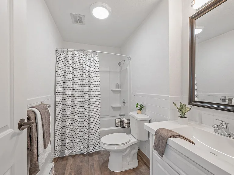 Flyer Pointe — Photo 14