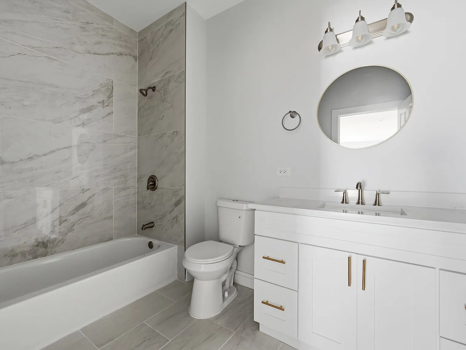 2 bed, 800 sqft, $1,950 — Photo 3