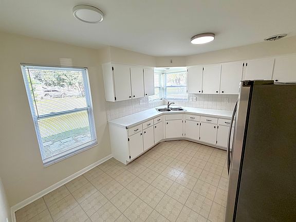 3rd image of 208 Plumosa Dr